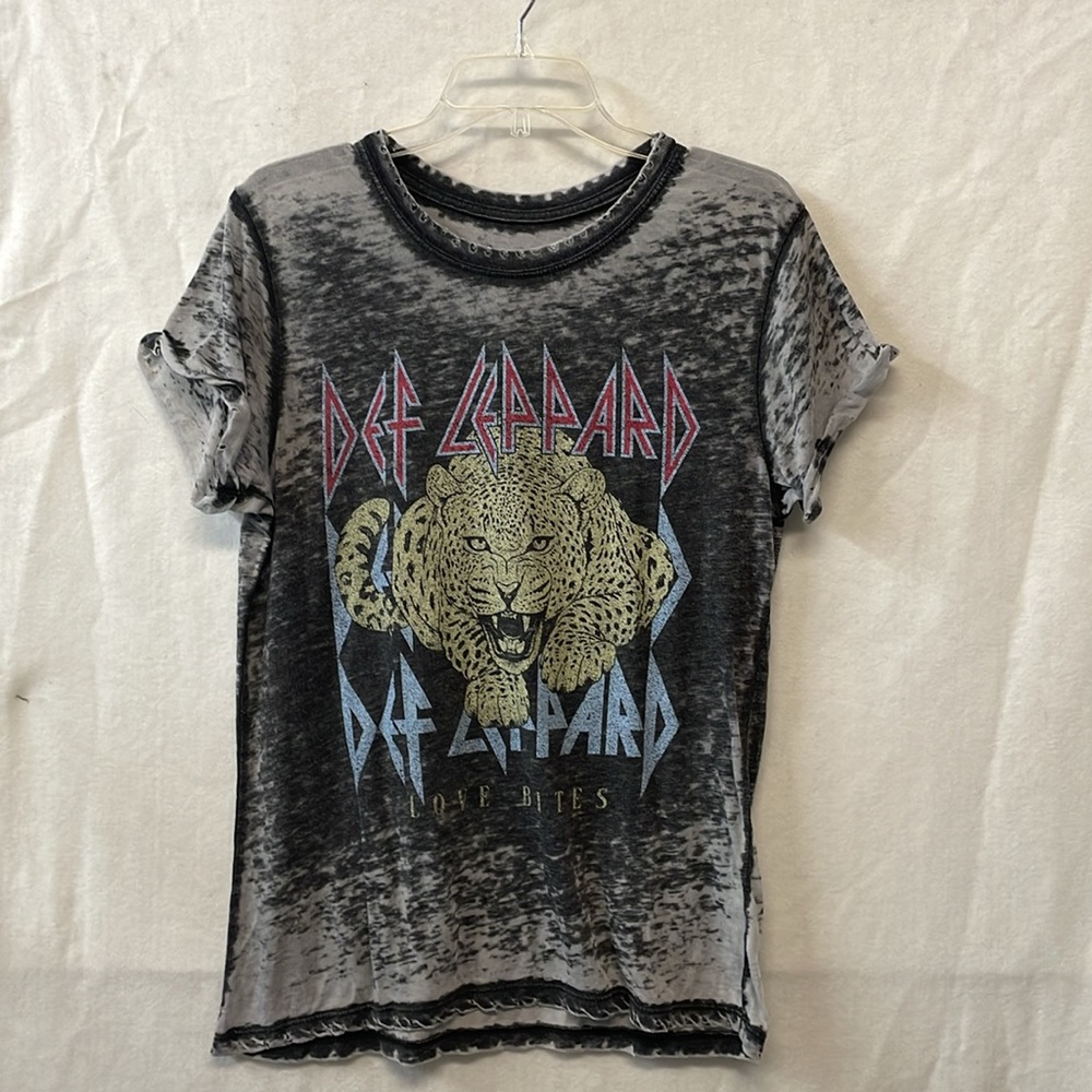 Recycled Karma Gray Black Def Leppard Graphic Tee with Yellow Leopard